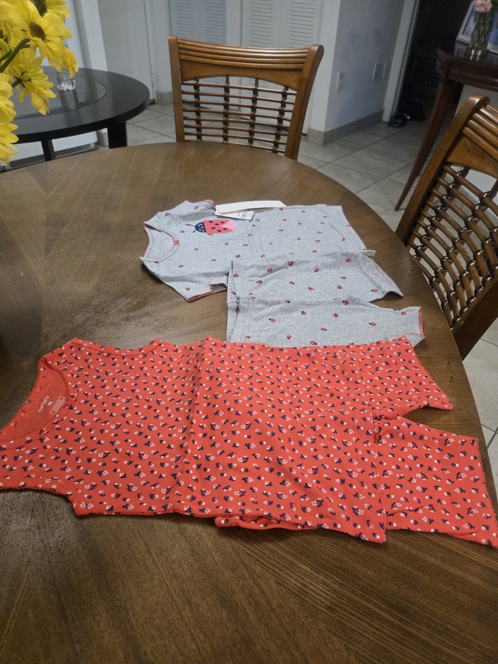 Girls' 2-Pack Short Sleeve Pajama Sets in Red and Light Gray